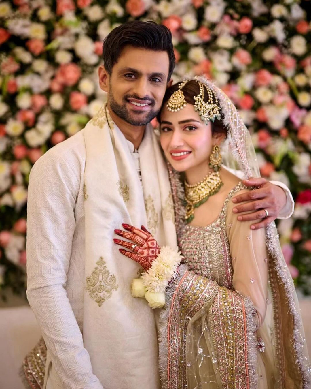 Surprise Wedding of Sana Javed and Shoaib Malik: Share Wedding Pics on Social Media
